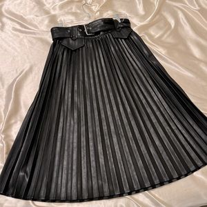 NWT EXPRESS FAUX LEATHER PLEATED SKIRT SIZE 8